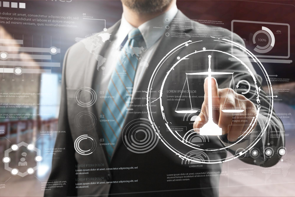 Abogado asesorando empresa en derecho empresarial y estrategias legales